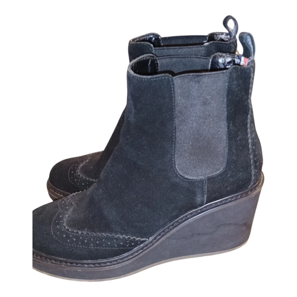 SOLD Tommy Hilfiger Black Suede Wedge Heel Boots Size 9 1/2 M - Picture 1 of 7